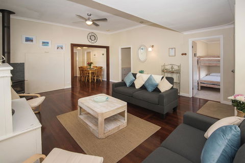 Sea La Vie - Australian Directory 0