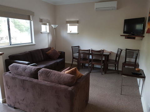 Adamsons Riverside Accommodation - Australian Directory 38
