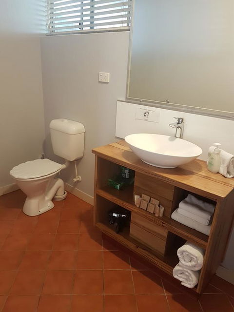 Adamsons Riverside Accommodation - Australian Directory 15