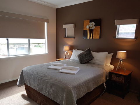 Adamsons Riverside Accommodation - Australian Directory 35