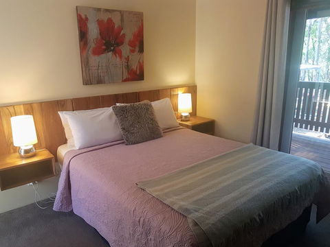Adamsons Riverside Accommodation - Australian Directory 14