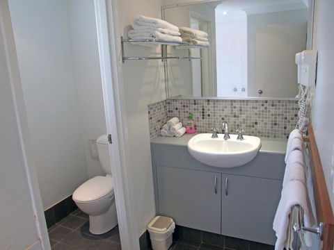 Adamsons Riverside Accommodation - Australian Directory 28