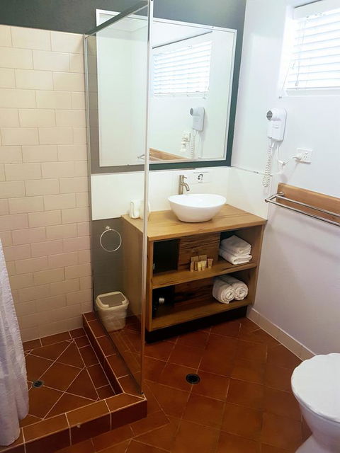 Adamsons Riverside Accommodation - Australian Directory 5