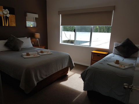 Adamsons Riverside Accommodation - Australian Directory 40