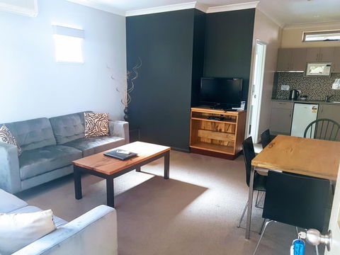 Adamsons Riverside Accommodation - Australian Directory 7