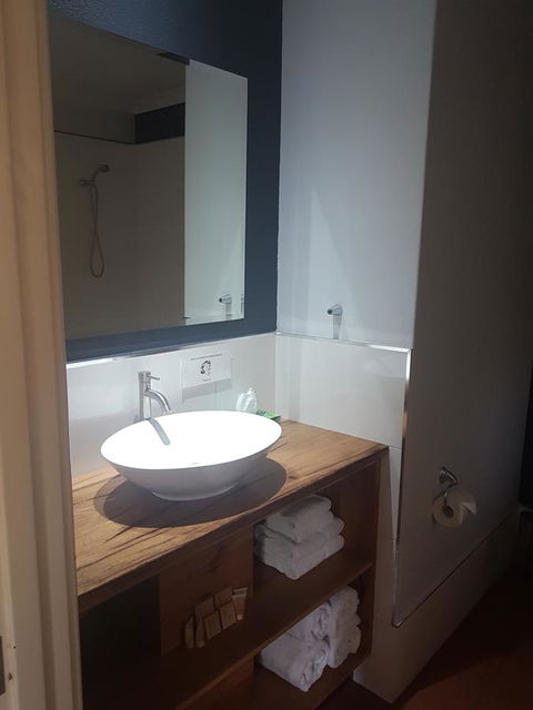 Adamsons Riverside Accommodation - Australian Directory 4