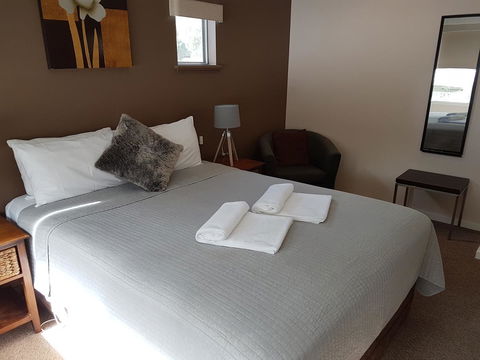 Adamsons Riverside Accommodation - Australian Directory 39
