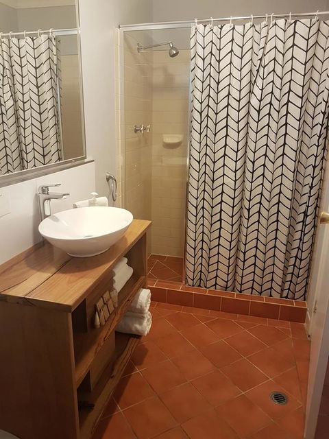 Adamsons Riverside Accommodation - Australian Directory 16