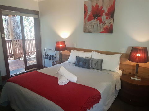 Adamsons Riverside Accommodation - Australian Directory 9