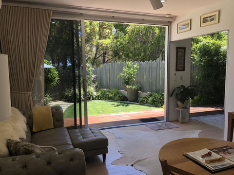 Banksia Luxury Villa - Australian Directory 1