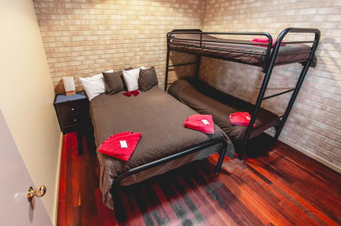 Yot Spot Apartments - Australian Directory 17