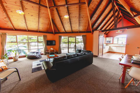Yot Spot Apartments - Australian Directory 20