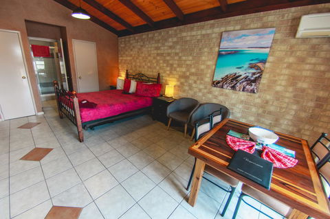 Yot Spot Apartments - Australian Directory 4