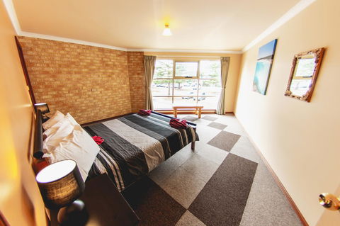Yot Spot Apartments - Australian Directory 12