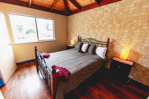 Yot Spot Apartments - Australian Directory 40