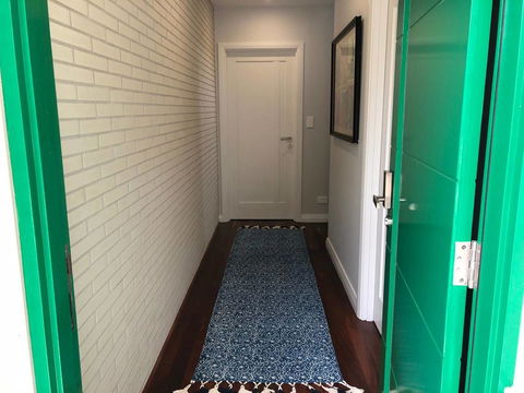Starboard Drift - Captain & Crew - In Town Entire House For 8 - Australian Directory 30