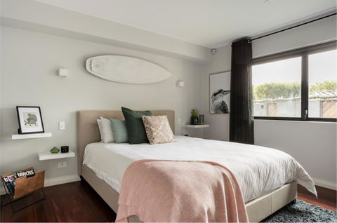 Starboard Drift - Captain & Crew - In Town Entire House For 8 - Australian Directory 0