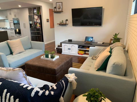 Starboard Drift - Captain & Crew - In Town Entire House For 8 - Australian Directory 8