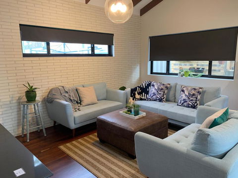 Starboard Drift - Captain & Crew - In Town Entire House For 8 - Australian Directory 7
