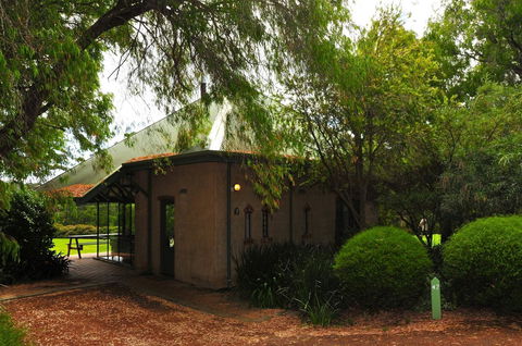 Waterfall Cottages - Australian Directory 19