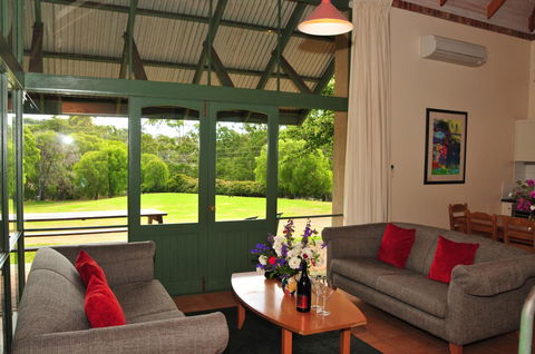 Waterfall Cottages - Australian Directory 13