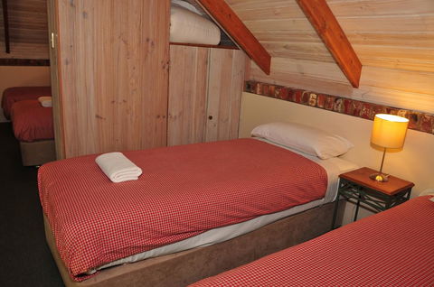 Waterfall Cottages - Australian Directory 16
