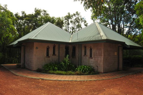 Waterfall Cottages - Australian Directory 23