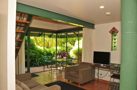 Waterfall Cottages - Australian Directory 5