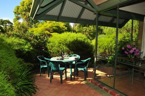 Waterfall Cottages - Australian Directory 7