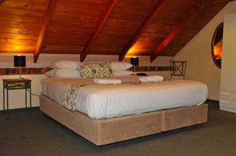 Waterfall Cottages - Australian Directory 4