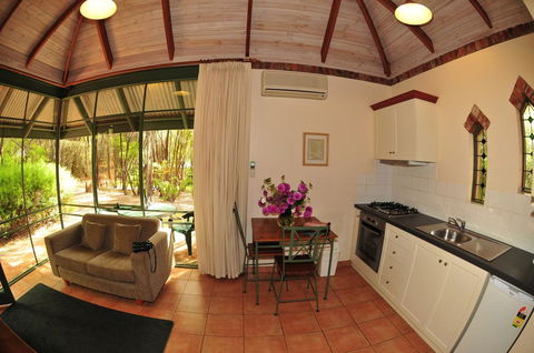 Waterfall Cottages - Australian Directory 18