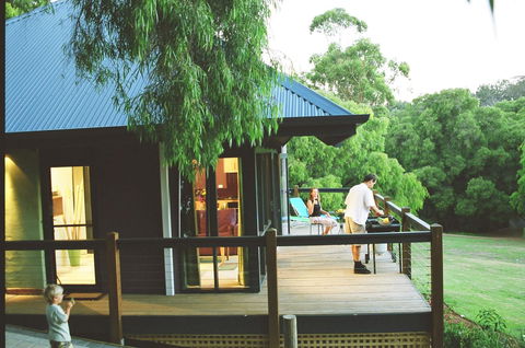 Waterfall Cottages - Australian Directory 1