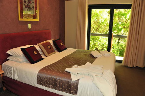 Waterfall Cottages - Australian Directory 11