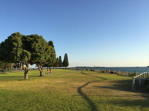 The Royal Dolphin Bed & Breakfast Safety Bay - Australian Directory 23