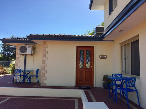 The Royal Dolphin Bed & Breakfast Safety Bay - Australian Directory 25