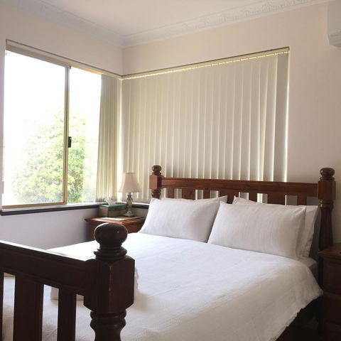 The Royal Dolphin Bed & Breakfast Safety Bay - Australian Directory 3