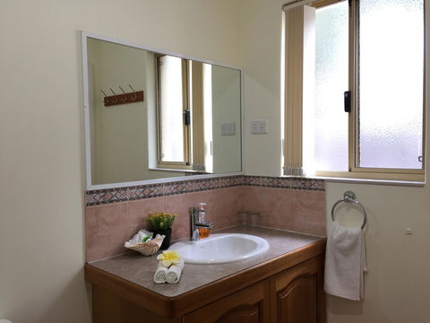 The Royal Dolphin Bed & Breakfast Safety Bay - Australian Directory 20