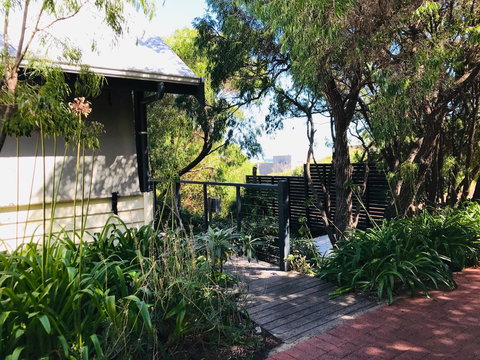 Zephyr Studio - Australian Directory 22