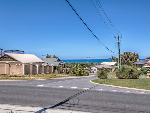 Panoramique Holiday Home With A View - Australian Directory 2
