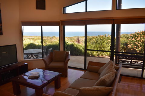 Redgate Beach Escape - Australian Directory 1