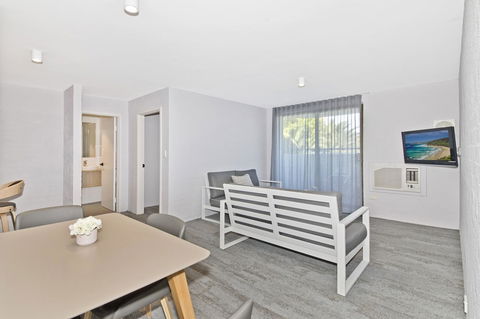 Atrium Hotel Mandurah - Australian Directory 25