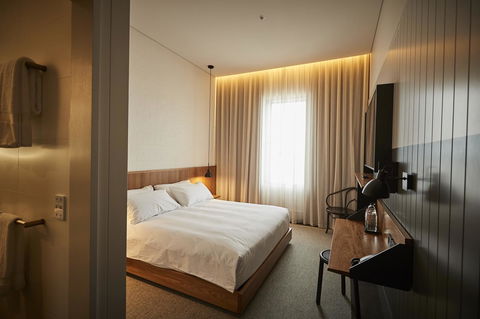 The Premier Mill Hotel - Australian Directory 31