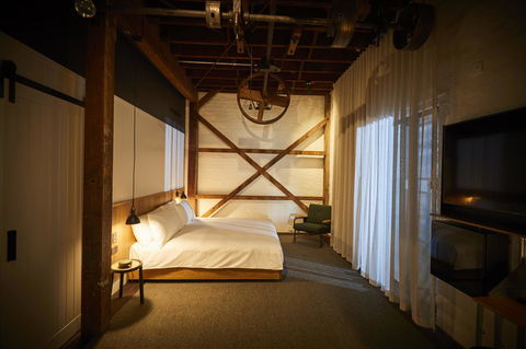 The Premier Mill Hotel - Australian Directory 32