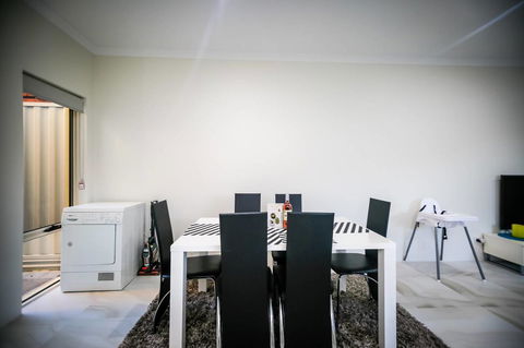 VIP Stays - Villa De Burswood Luxury 3BR Suite W/ King Bed FREE WIFI - Australian Directory 2