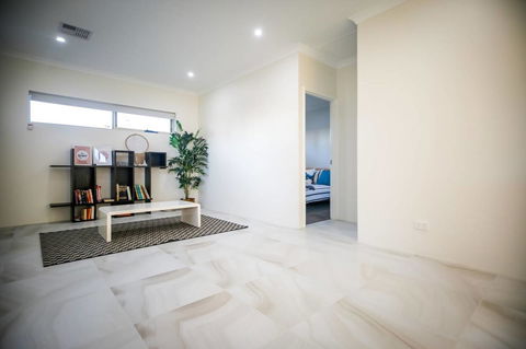VIP Stays - Villa De Burswood Luxury 3BR Suite W/ King Bed FREE WIFI - Australian Directory 13