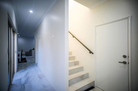 VIP Stays - Villa De Burswood Luxury 3BR Suite W/ King Bed FREE WIFI - Australian Directory 25