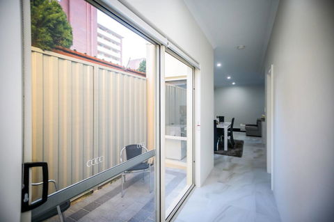 VIP Stays - Villa De Burswood Luxury 3BR Suite W/ King Bed FREE WIFI - Australian Directory 12