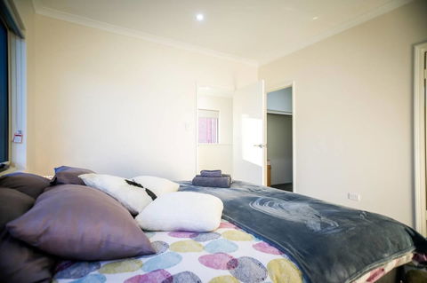 VIP Stays - Villa De Burswood Luxury 3BR Suite W/ King Bed FREE WIFI - Australian Directory 11