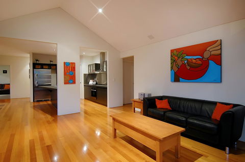 THE SANCTUARY LUXURY HOLIDAY HOME - Australian Directory 17