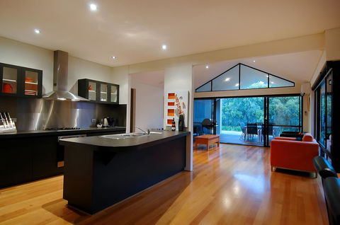 THE SANCTUARY LUXURY HOLIDAY HOME - Australian Directory 11